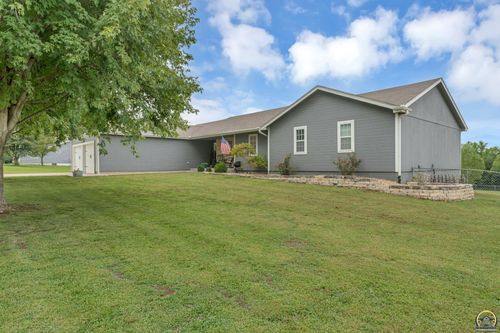 8244 Sw Indian Hills Rd, Auburn, KS, 66402-9442 | Card Image