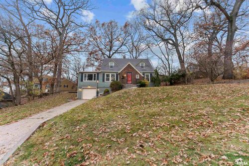 2019 11th Street Pl, East Moline, IL, 61244-2206 | Card Image