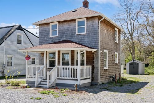 713 Harrison Ave, Riverhead, NY, 11901-2781 | Card Image