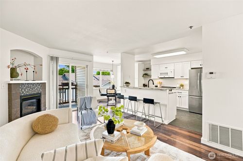 104-901 E Marine View Dr, Everett, WA, 98201-1436 | Card Image