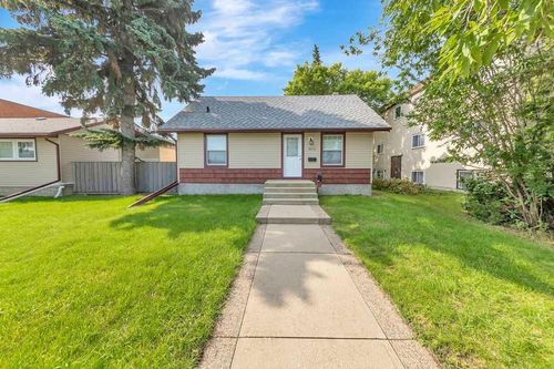 5015 47 St, Lloydminster, AB, T9V0E8 | Card Image
