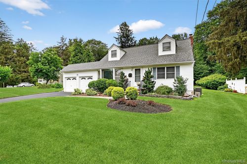 86 Derfuss Ln, Blauvelt, NY, 10913-1608 | Card Image