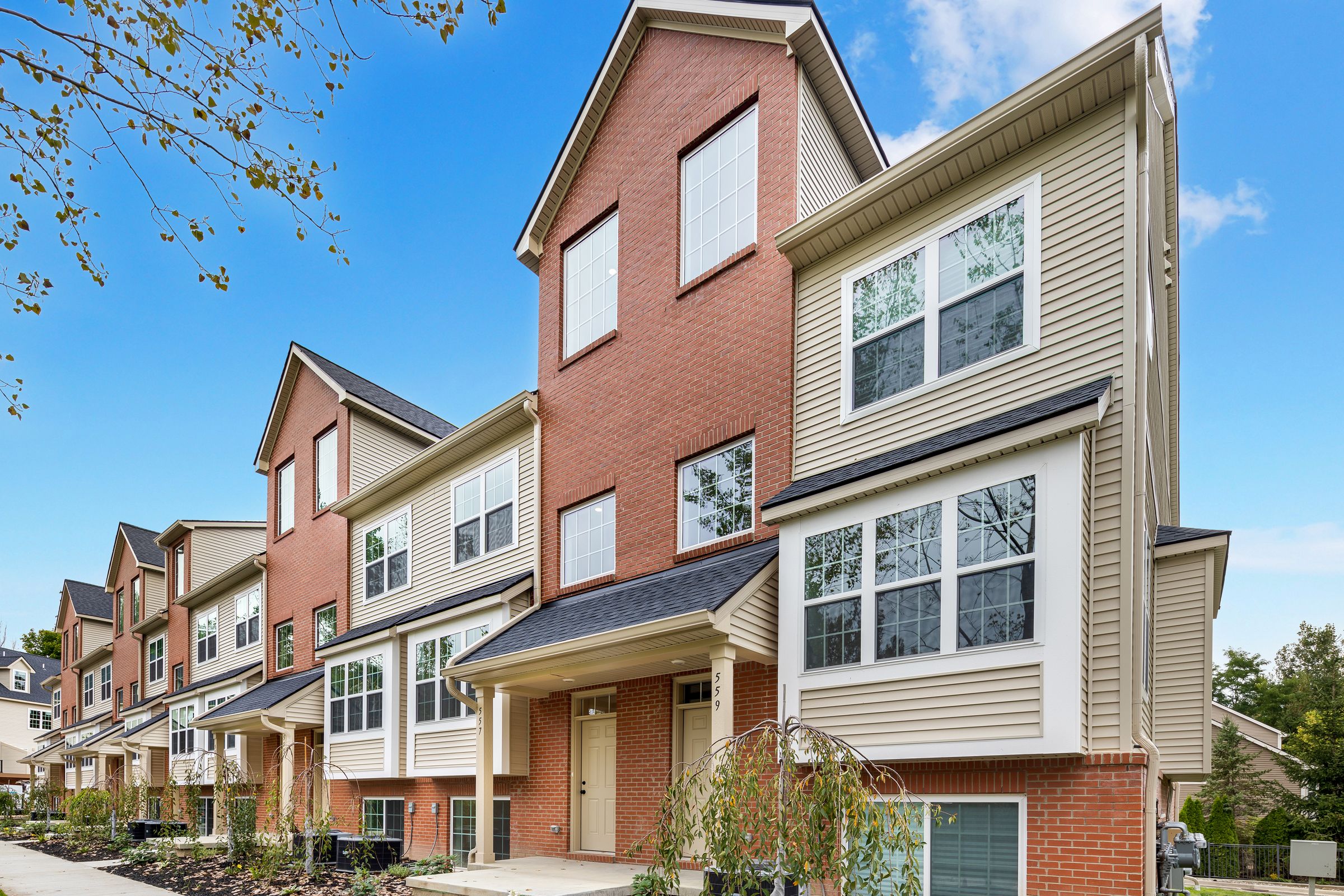 Village Ln, Milford, MI 48381