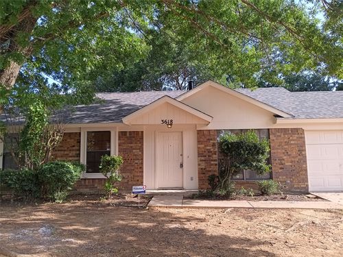 3618 Wentworth Dr, Arlington, TX, 76001-5254 | Card Image
