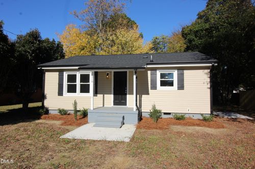 318 W Harnett St, Benson, NC, 27504-1638 | Card Image