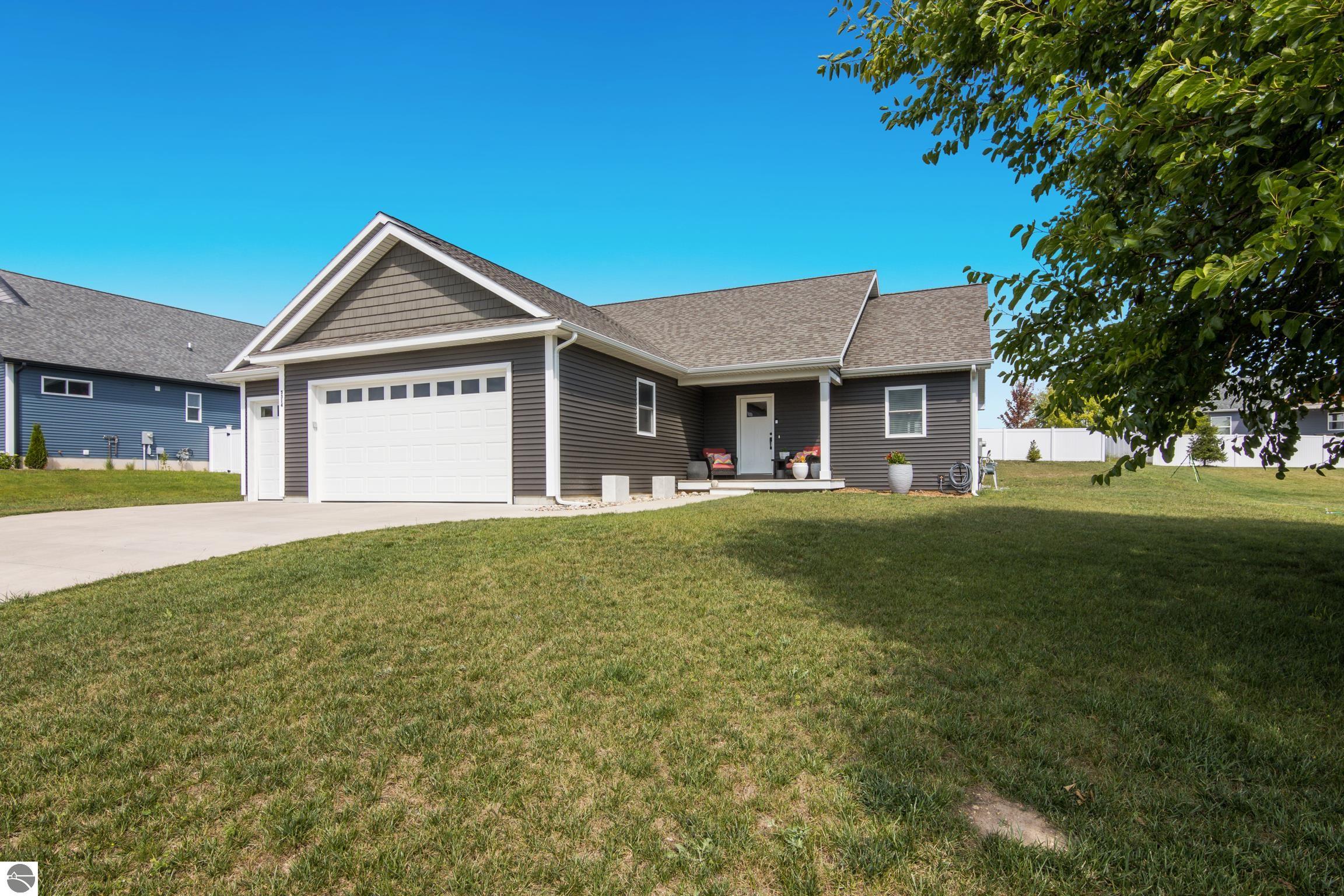 Ravenhurst Dr, Traverse City, MI 49685
