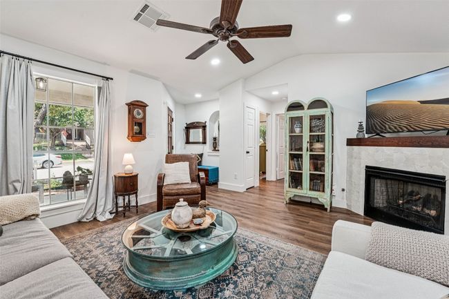 5962 Steiner, House other with 3 bedrooms, 2 bathrooms and 4 parking in Kyle TX | Image 6
