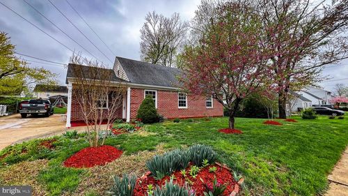 215 Manassas Dr, MANASSAS PARK, VA, 20111-2031 | Card Image