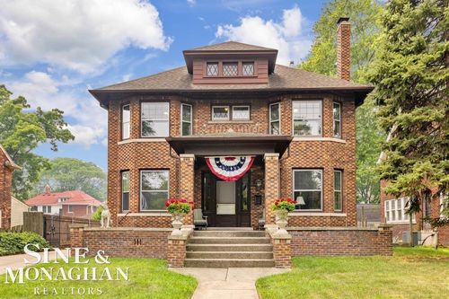 979 Lakepointe St, Grosse Pointe Park, MI, 48230-1709 | Card Image