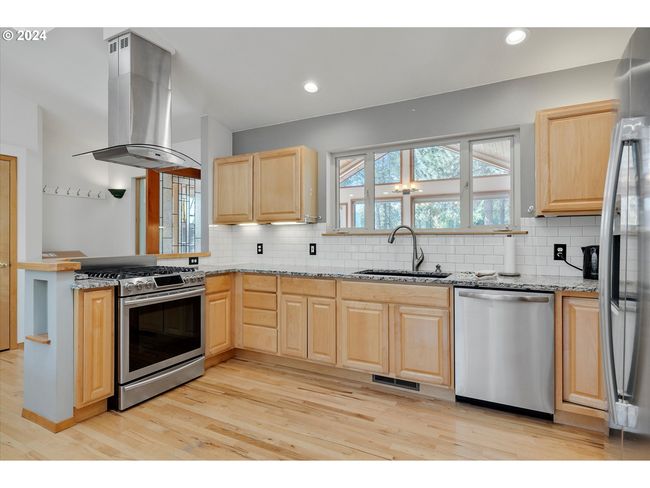 Kitchen | Image 11