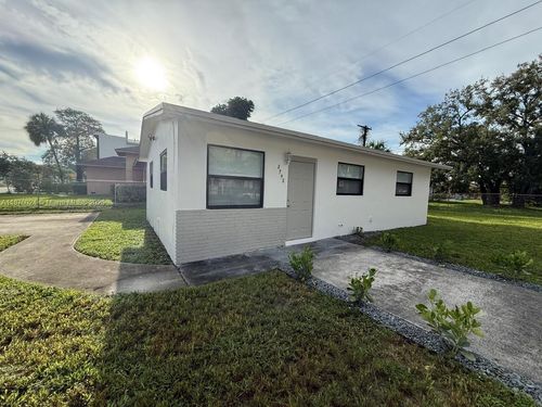 2798 Nw 9th Pl, Fort Lauderdale, FL, 33311-6669 | Card Image