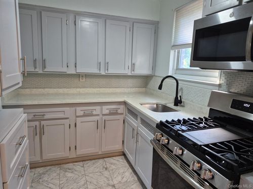2b-90 Spruce St, Yonkers, NY, 10701-4571 | Card Image