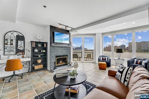 600 Harbor Blvd, Weehawken, NJ, 07086-6746 | Card Image