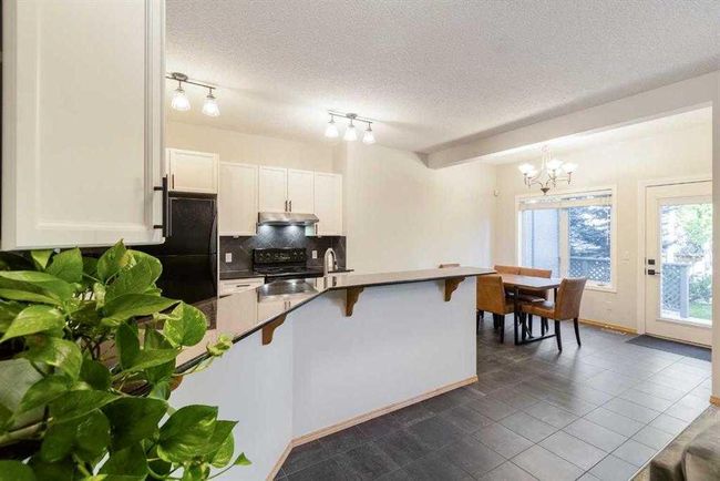 28 Cougar Ridge Link Sw, House detached with 3 bedrooms, 3 bathrooms and 2 parking in Calgary AB | Image 9