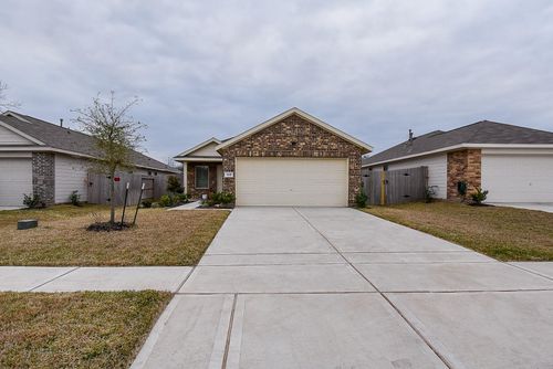 305 Riverwood Village Ln, Sealy, TX, 77474-2477 | Card Image
