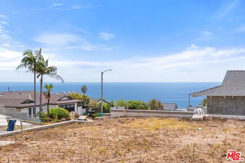 3709 Castlerock Rd, Malibu, CA, 90265-5622 | Card Image