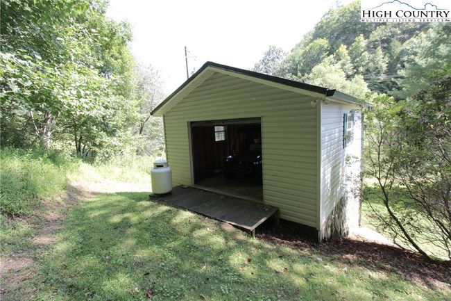581 N Fork New River Rd, House other with 4 bedrooms, 3 bathrooms and null parking in Lansing NC | Image 24