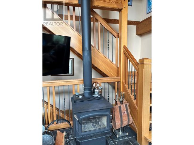 130 8 Th St, House other with 2 bedrooms, 3 bathrooms and null parking in Kaslo BC | Image 43