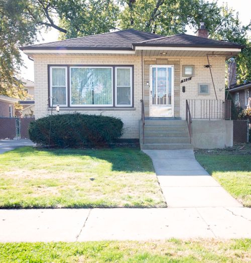 4221 W 107th Street, Oak Lawn, IL, 60453 | Card Image