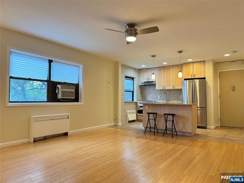 3001 Edwin Ave, Fort Lee, NJ, 07024-3438 | Card Image