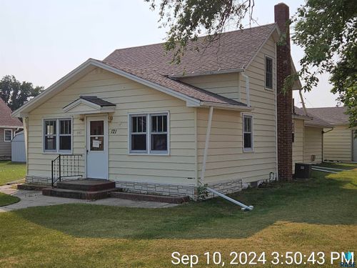 121 5th St, Ipswich, SD, 57451 | Card Image