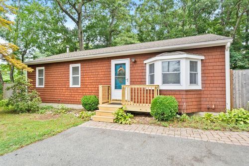 7 Riverview Dr, Middleton, MA, 01949-2401 | Card Image