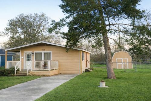 102 Magnolia St, Lake Jackson, TX, 77566-5346 | Card Image