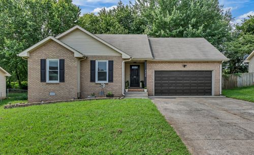 3250 S Senseney Cir, Clarksville, TN, 37042-8123 | Card Image