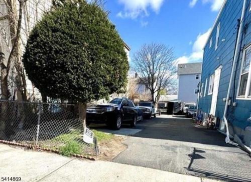 100 Hammond Ave, Passaic, NJ, 07055-2248 | Card Image