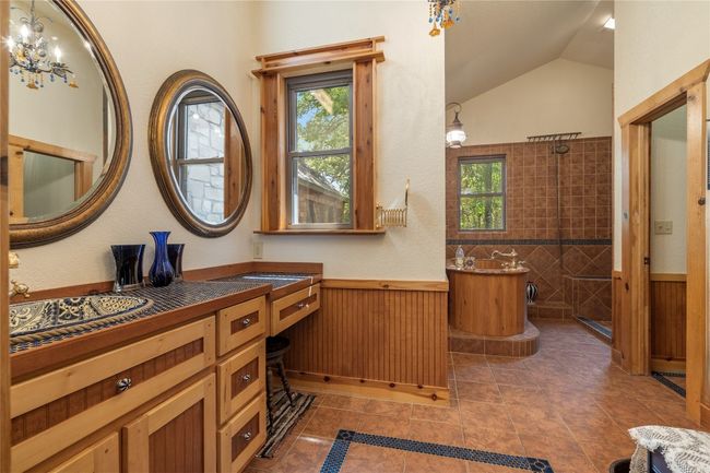 136 Red Fox Ln, Home with 5 bedrooms, 6 bathrooms and 6 parking in Bastrop TX | Image 12