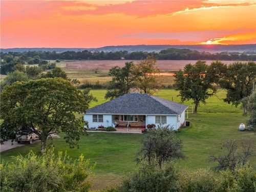 8450 Decatur Rd, Fredonia, KS, 66736-7394 | Card Image