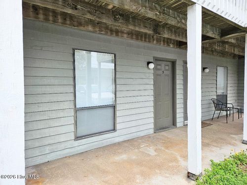 3309 Bridges St, Morehead City, NC, 28557-3287 | Card Image
