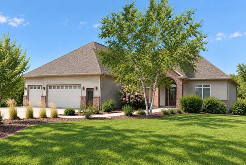 N6393 Tradewinds Cir, Beaver Dam, WI, 53916-8942 | Card Image