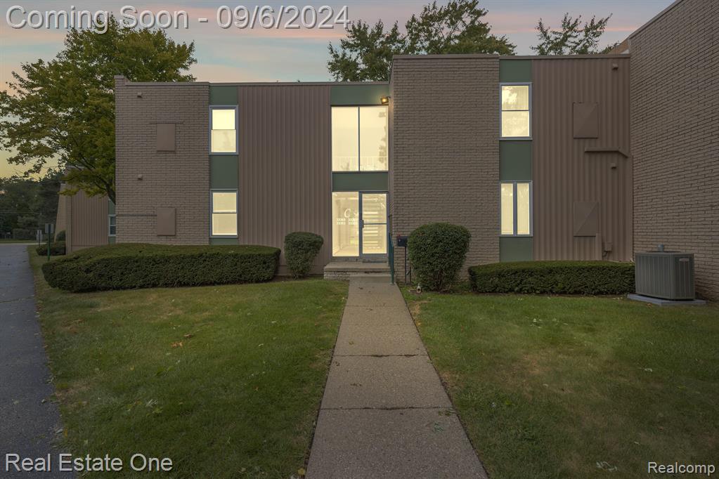 Fargo St, Livonia, MI 48152