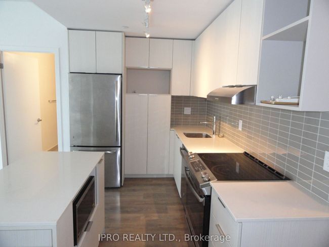 803 - 2520 Eglinton Ave W, Condo with 3 bedrooms, 2 bathrooms and null parking in Mississauga ON | Image 13