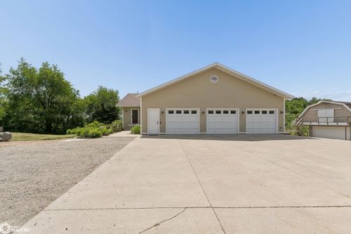 4055 235th St, Clear Lake, IA, 50428-9112 | Card Image