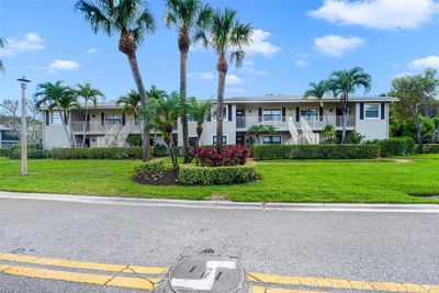 F - 47 W Stratford Ln W, Condo with 2 bedrooms, 2 bathrooms and null parking in Boynton Beach FL | Image 1