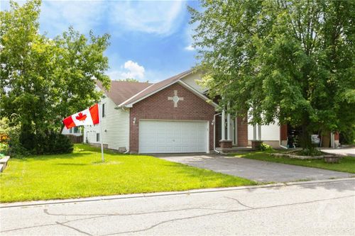 8 Lancelot St, Embrun, ON, K0A1W0 | Card Image