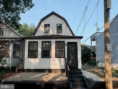 82 Central Ave, MORRISVILLE, PA, 19067-6244 | Card Image
