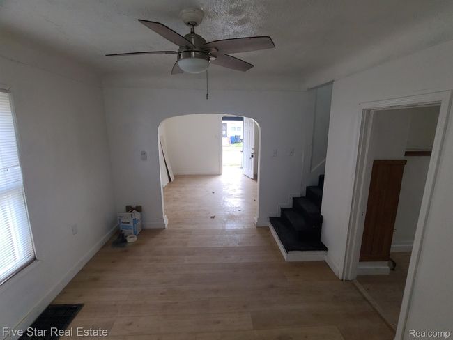 2002 Ferris Ave, House other with 4 bedrooms, 1 bathrooms and null parking in Flint MI | Image 8