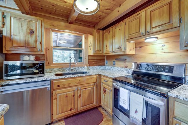 33 Spruce Dr, Home with 3 bedrooms, 3 bathrooms and null parking in Suches GA | Image 8