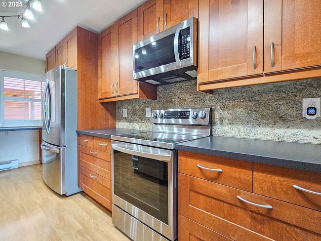 BLDG-25 - 213 Oswego Smt, Condo with 2 bedrooms, 2 bathrooms and 1 parking in Lake Oswego OR | Image 11