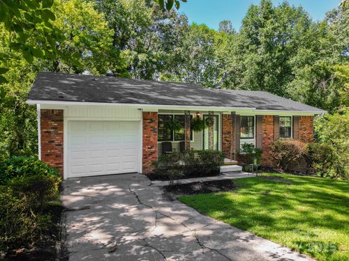 13 Botany View Ct, Asheville, NC, 28805-1611 | Card Image