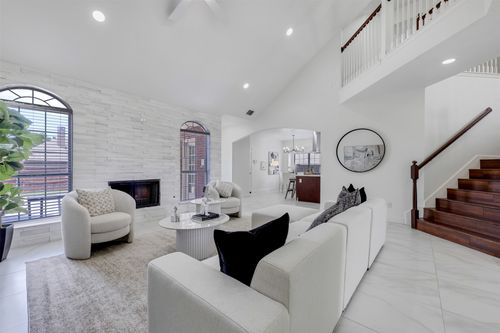9320 Vista Cir, Irving, TX, 75063-5060 | Card Image