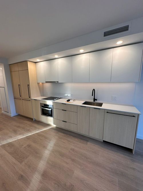 2411-13675 107a Ave, Surrey, BC, V3T2H2 | Card Image