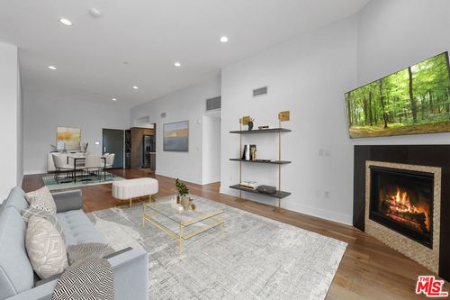 ph6-7133 Hawthorn Ave, LOS ANGELES, CA, 90046-3275 | Card Image