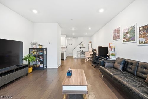 385 Main St, Little Falls, NJ, 07424-1207 | Card Image