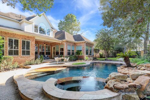 127 E Bracebridge Cir, The Woodlands, TX, 77382-2540 | Card Image