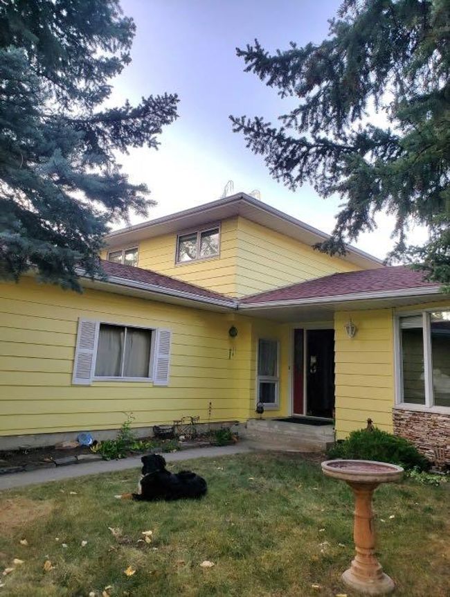 652 Willingdon Boulevard Se, Home with 4 bedrooms, 3 bathrooms and 5 parking in Calgary AB | Image 2
