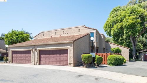 31 Campo Verde Cir, San Pablo, CA, 94806-3671 | Card Image